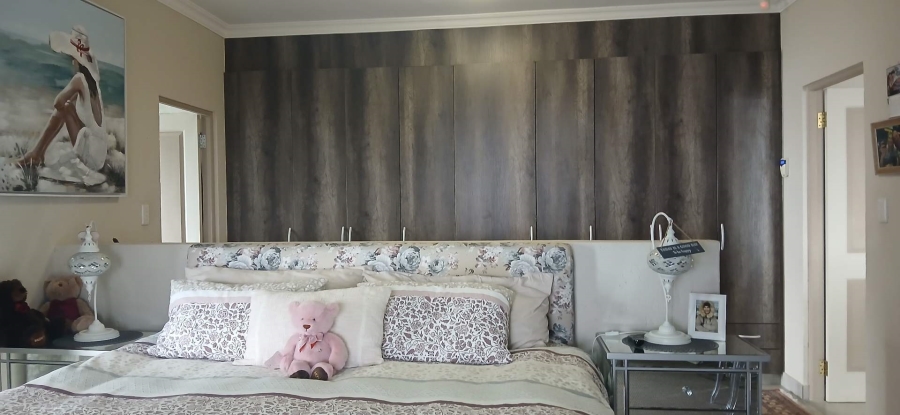 3 Bedroom Property for Sale in Dana Bay Western Cape